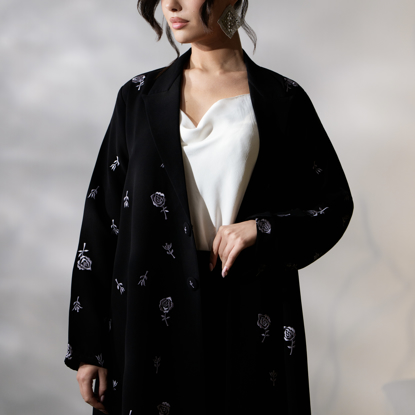 صورة عباية بقصة بليزر بتطريز ورود